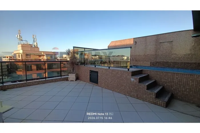 "Luxuosa Cobertura com Vista Mar em Cabo Frio"