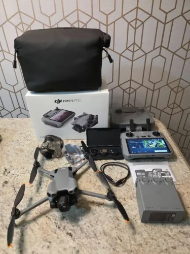 DJI Mini 5 Pro Fly More Combo (Controle DJI RC2 com tela integrada)