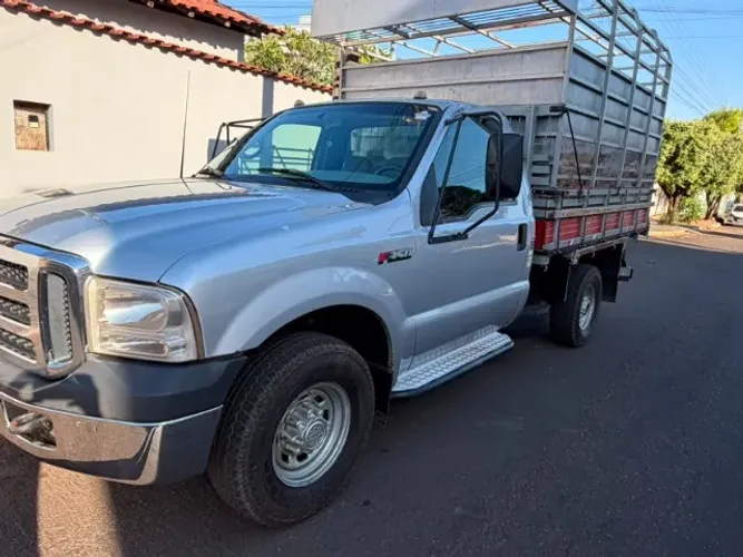 VEICULO TIPO CAMINHÃO MARCA FORD/F 350, CARGA CAMINHÃO, ANO/MOD. 2014/2015, COR PRATA.