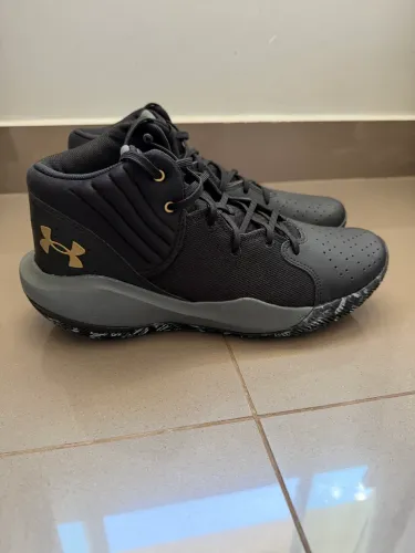 Bota/tenis under armor original tamanho 43