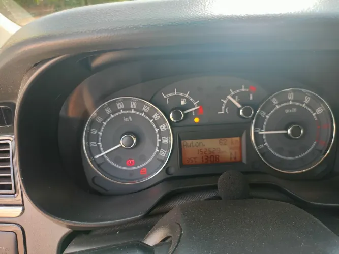Fiat Linea LX 1.9/ 1.8 Flex 16V Dualogic 4P 2010