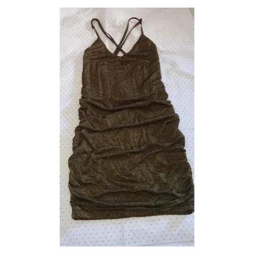 vestido brilhoso dourado mahamantra
