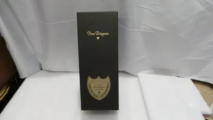 Dom perignon 2010 caixa vazia!! somente a caixa sem a champagne