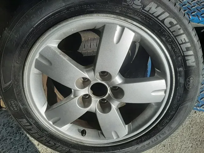 Roda aro 17 Estrela prata Mitsubischi Tr4 com pneu 215 55 17 Michelin