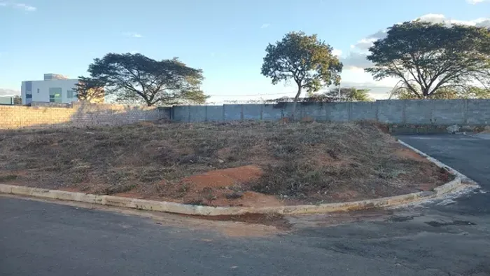 Lote no condomínio Pampulha em montes Claros Financiando 