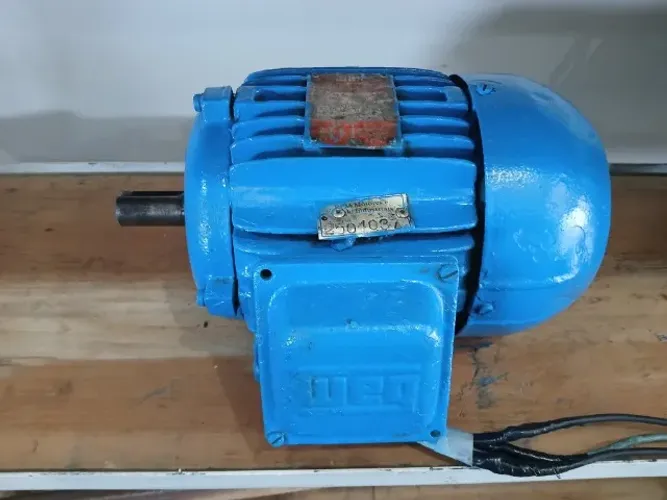 Motor elétrico 2 cavalos trifásico 1750 rpm 4 polos 220/380 volts blindado usado revisado