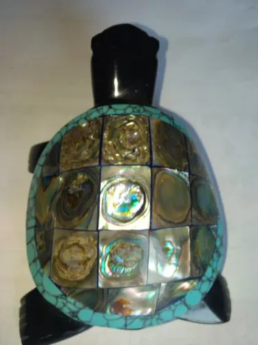 Tartaruga antiga em ônix preto, turquesa e abalone