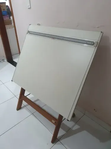 Mesa Para Desenho Trident  100x80 com Régua Paralela (usada)