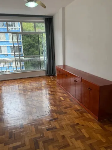Amplo apartamento com ótima localização