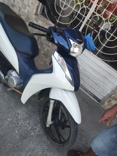 Honda Biz 2023 - Avalio trocas por carro