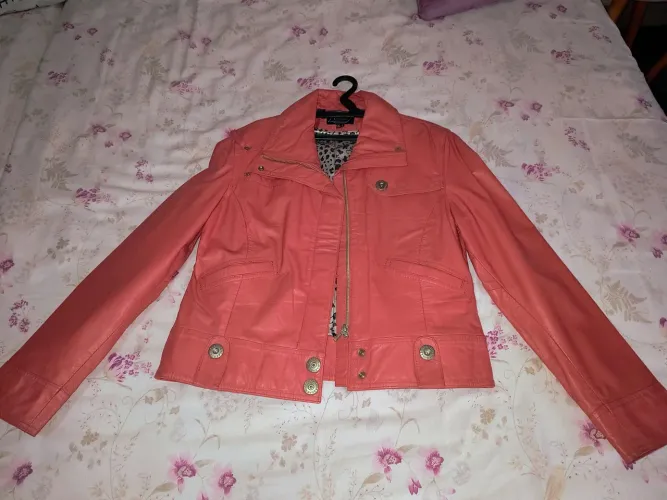 Jaqueta de couro rosa