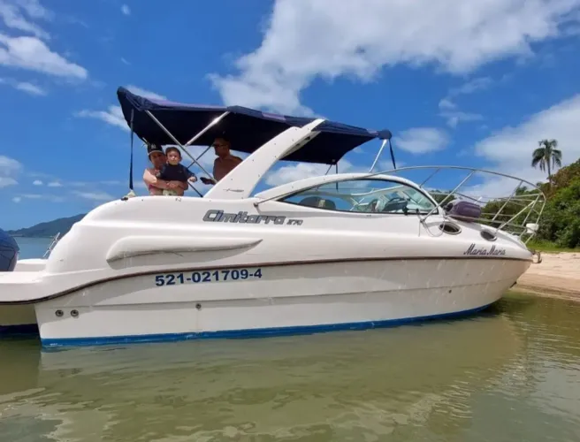 Vendo ou permuto lancha cimitarra 27 com motor de popa yamaha 4 tempos