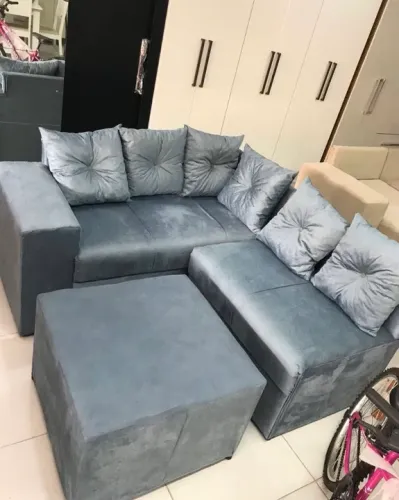 Mesa de centro cinza em tecido