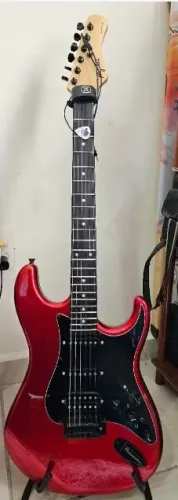 Guitarra Tagima Sixmart com efeitos embutidos