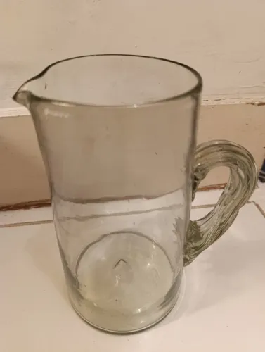 Linda Jarra para água ou suco em vidro antiga 
