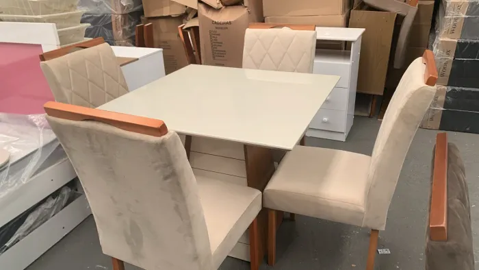 Conjunto Mesa com 4 Cadeiras Mostruário