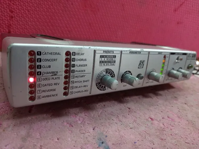 Processador de efeito Behringer Fex800