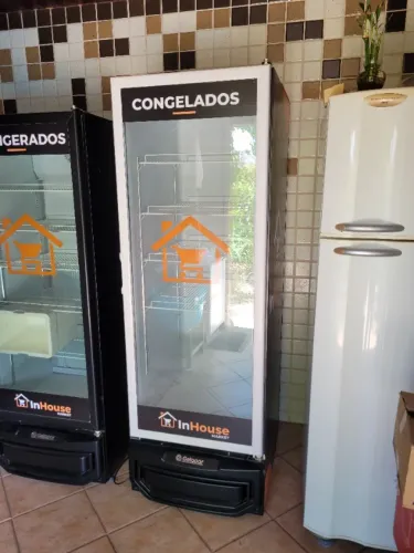 Freezer expositor Gelopar GPA-57 com apenas 8 meses de uso.