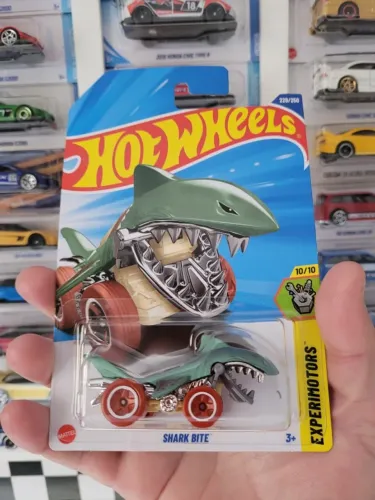 Shark Bite Tubarão T Hunt Hot Wheels.