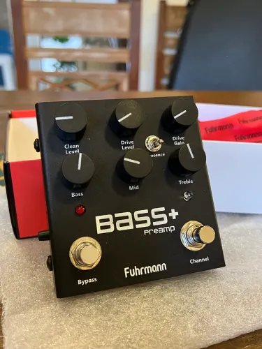 Pedal de Efeito Bass+ Preamp Fuhrmann