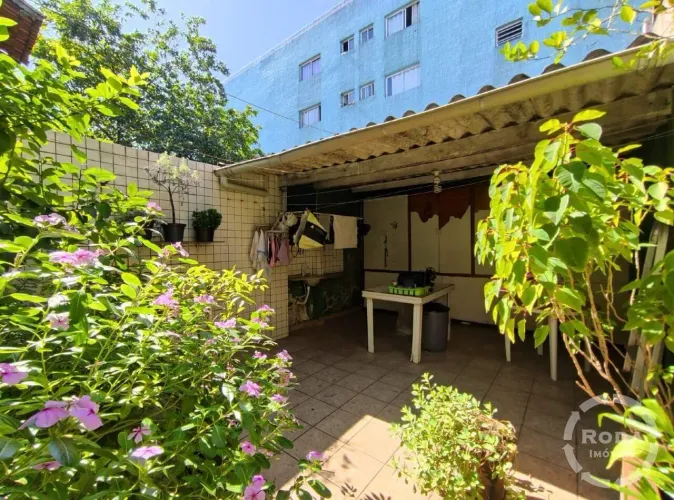Casa no Macuco com 100m², 2 dormitórios e vaga coberta