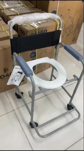 Cadeira de banho dobrável