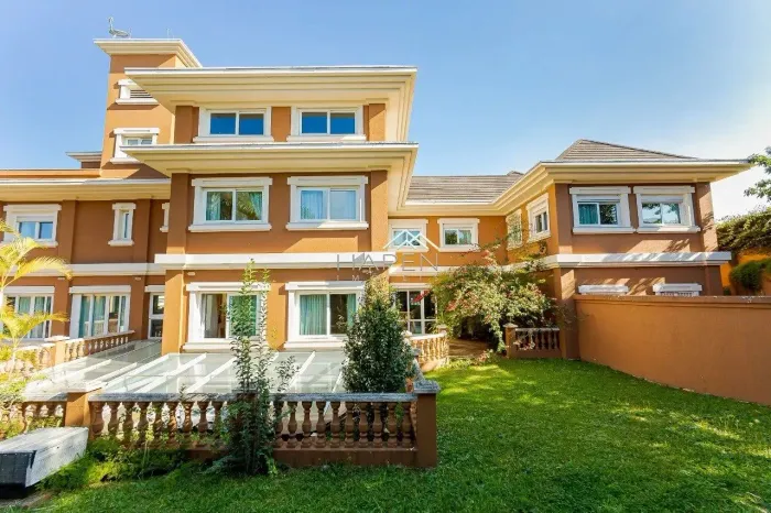 Casa exuberante com 4 suítes no Vista Alegre!