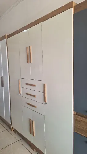 Guarda roupa novo