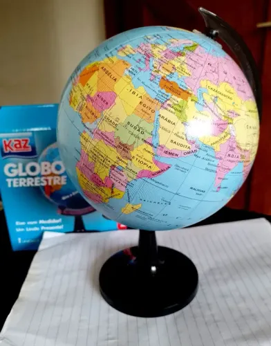 GLOBO TERRESTRE POLÍTICO GIRATÓRIO 14,2cm + BASE (NA CAIXA)