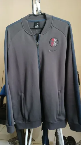 Jaketa Nike do PSG... tamanho L (G/GG)