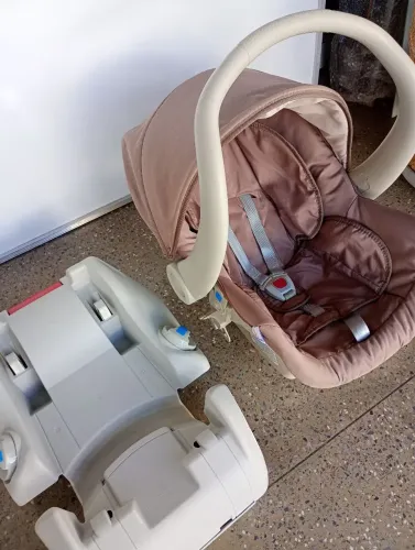 Bebê conforto Galzerano cocoon com base para automóveis e adaptador pra carrinho