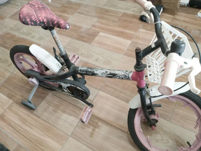 Bicicleta infantil Aro 16 com Rodinha Personagem Monsters high,Com Avaria na Jante