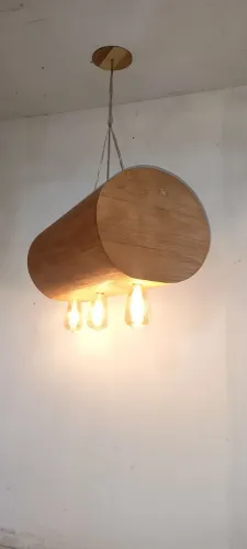 Luminária Pendente de Madeira Artesanal - Design Exclusivo