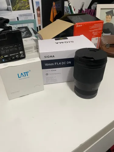 Lente Sony 16mm 1.4 (E-Mount)