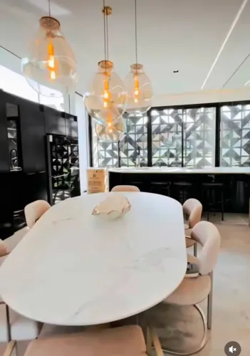 Linda casa mobiliada Condomínio Fechado