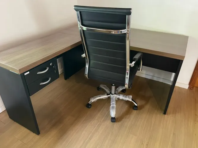COMBO Cadeira e Mesa de escritório em L com gavetas IKONMIXOFFICE MÓVEIS PARA ESCRITÓRIO 