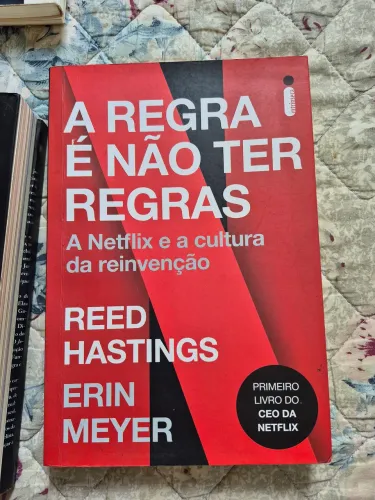 Livro ' A regra é não ter regras '