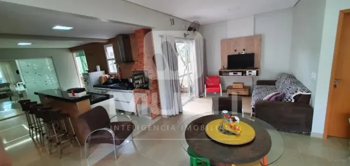 Casa Condominio - SARAIVA