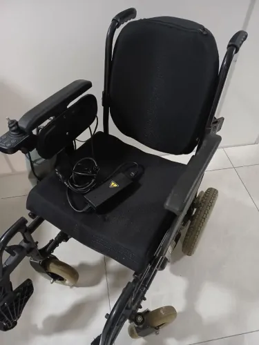 Cadeira de Rodas Elétrica