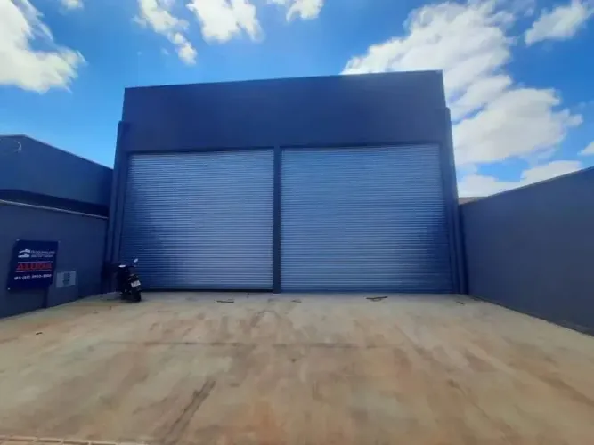 ALUGUEL FACILITADO - GALPÃO NOVO 320m² - EM FRENTE POLO TEXTIL DE INHUMAS - GOIÁS
