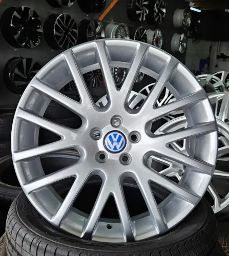 Jogo de rodas aro 18 5x100 Golf Eight Rex