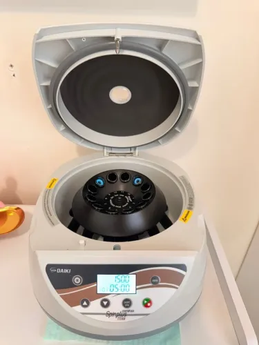Vendo centrifuga digital TITAM, usada 1 vez somente