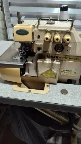 Máquina de costura industrial overlock