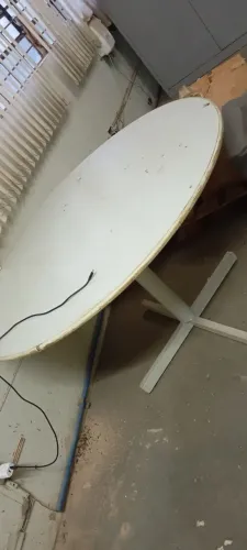 Mesa Redonda Branca com Base em X