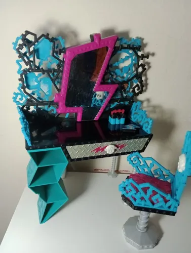 Monster High Penteadeira Frankie Stein Playset