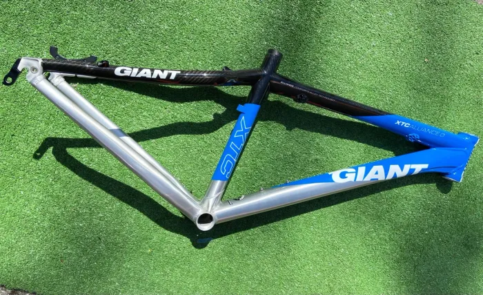 Quadro GIANT 26 XTC Alum / Carbono NOVO