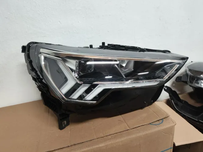 FAROL Audi Q3 2019/2024 lado direito sem módulo 