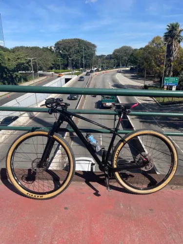 Bike MTB Aro 29 Carbono quadro 19 *Aceito Trocas em bike Speed tam. 54 ou 56*