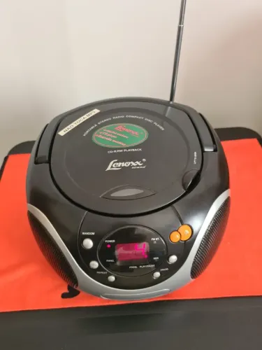 Item de Colecionador > Rádio AM/FM Estéreo com CD Lenoxx Sound