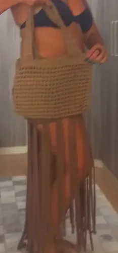 Vestido longo de crochê com franjas